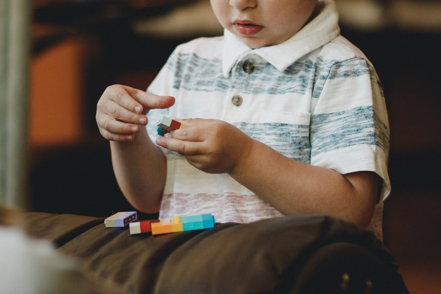 8 em matemática, 6 em biologia, 10 em português. O que mais os professores e as escolas podem dizer sobre os alunos, visando a evolução integral do ser humano? O qu